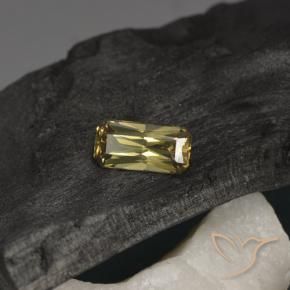 0.72克拉天然变色石榴石，八边形，VVS
