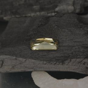 0.71克拉天然黄色变色石榴石，祖母绿式切割，7.1×3.4毫米，VS