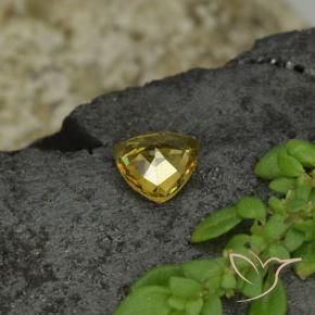 0.61克拉天然黄色变色石榴石，三角形，5.3×5.3毫米，VS