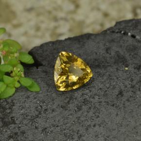 0.68克拉天然黄色变色石榴石，三角形，5.6×5.5毫米，VS