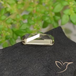 0.65克拉天然变色石榴石，祖母绿式切割，VVS