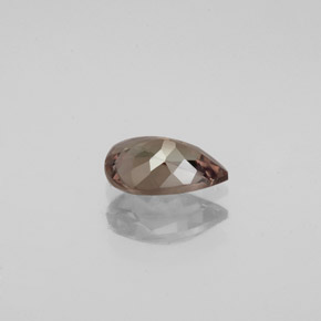 0.80克拉天然变色石榴石，梨形，VVS-VS
