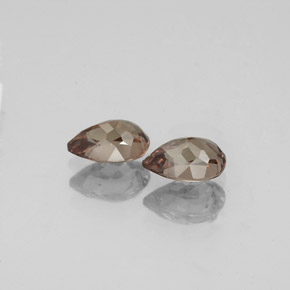 1.18天然多色变色石榴石，梨形，6.1×4.1毫米，VVS-VS