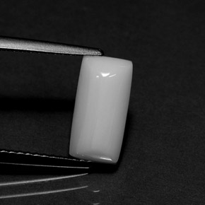 1.88克拉天然珊瑚，长方形切工，不透明