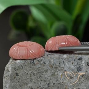 9.38克拉天然珊瑚，花形切割，不透明