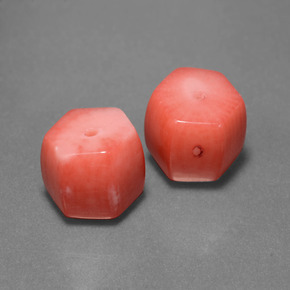 天然粉色珊瑚，异形，10.7×9.7毫米，不透明