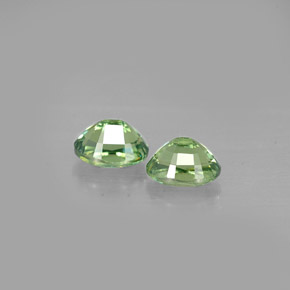 天然绿色翠榴石，椭圆形切割，5×3.9毫米，VS-SI