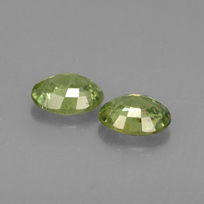 天然绿色翠榴石，椭圆形切割，5×3.9毫米，VS-SI