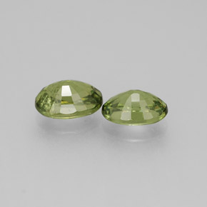 天然绿色翠榴石，椭圆形切割，5.9×4.1毫米，VS-SI