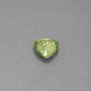 0.57克拉天然绿色翠榴石，三角形，5.4×5.2毫米，VS