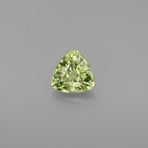 0.68克拉天然绿色翠榴石，三角形，5.5×5.4毫米，VVS-VS