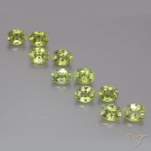 2.66ctw 天然 Medium Light Green 钙铁榴石, 椭圆形, VS