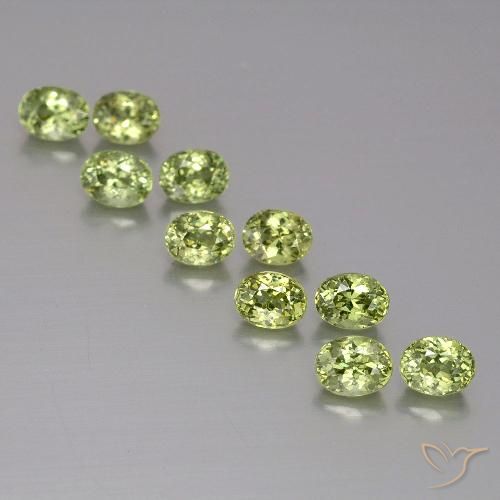 2.84ctw 天然 Medium Light Green 钙铁榴石, 椭圆形, VS