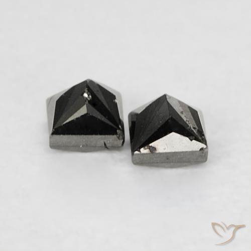 0.13克拉天然钻石，正方形，不透明