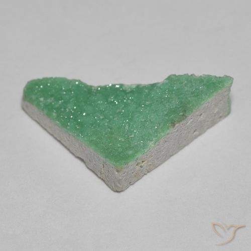 2.61克拉天然晶簇磷铝石，胖三角形，不透明