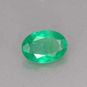 0.53克拉天然绿色祖母绿，椭圆形切割，6.5×4.7毫米，SI-I1