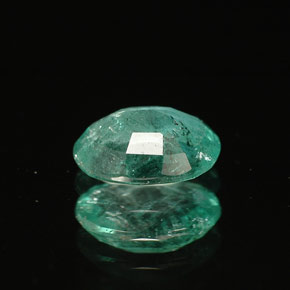 0.64克拉天然绿色祖母绿，椭圆形切割，6.8×5毫米，I1