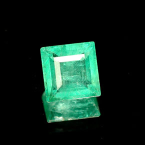 0.50克拉天然绿色祖母绿，方形，4.9×4.9毫米，SI-I1