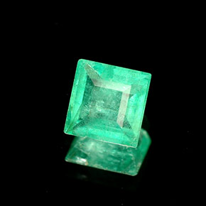 0.50克拉天然绿色祖母绿，方形，4.9×4.9毫米，SI-I1