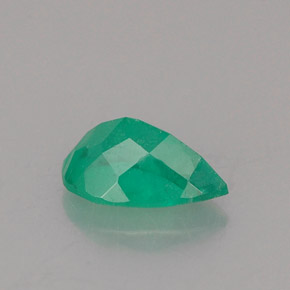 0.61克拉天然绿色祖母绿，梨形，7.3×5毫米，SI