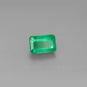 0.65克拉天然绿色祖母绿，祖母绿式切割，6.1×4.1毫米，SI-I1