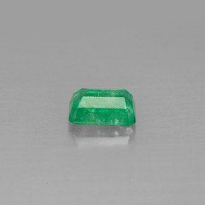 0.65克拉天然绿色祖母绿，祖母绿式切割，6.1×4.1毫米，SI-I1