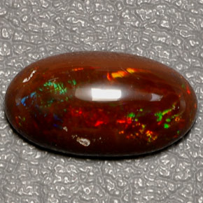 5.06克拉天然多色火欧泊，椭圆形切割，16.9×9.4毫米，不透明
