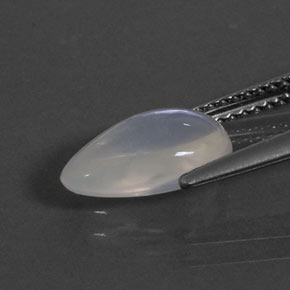 1.77克拉天然白色火欧泊，梨形，11.3×7.1毫米，透明