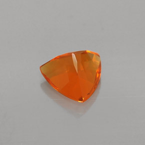 0.57克拉天然橙色火欧泊，三角形，6.2×6.1毫米，透明