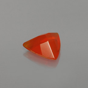 0.37克拉天然橙色火欧泊，三角形，6.2×5.9毫米，透明