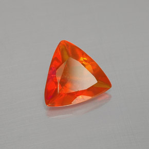 0.55克拉天然橙色火欧泊，三角形，6.9×6.8毫米，透明