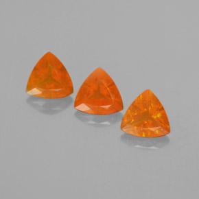 天然橙色火欧泊，三角形，6.2×6.1毫米，透明