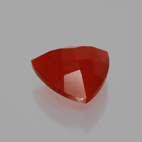 2.46克拉天然红色火欧泊，三角形，10.5×10.1毫米，透明