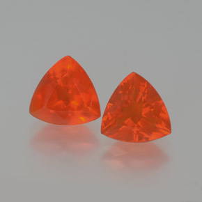 天然橙色火欧泊，三角形，7.2×7.1毫米，透明