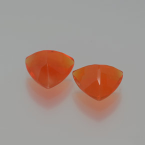 天然橙色火欧泊，三角形，7.2×7.1毫米，透明