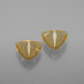 天然黄色金绿柱石，三角形，8.2×7.8毫米，VVS-VS
