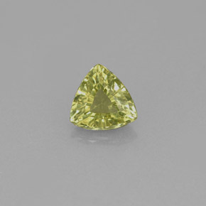 0.65克拉天然绿色钙铝榴石，三角形，5.6×5.5毫米，VS