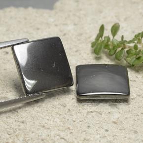 9.77克拉天然赤铁矿，正方形，不透明