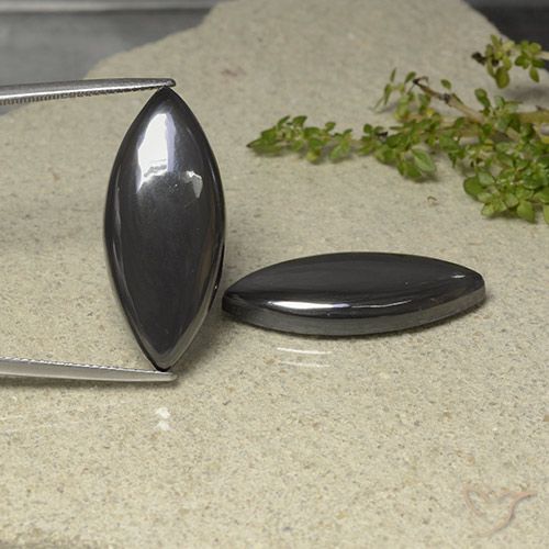 48.08克拉天然赤铁矿，榄尖形，不透明