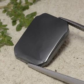 19.27克拉天然赤铁矿，祖母绿式切割，不透明