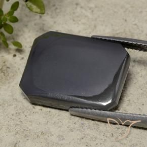 16.50克拉天然赤铁矿，祖母绿式切割，不透明