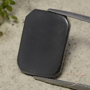 16.50克拉天然赤铁矿，祖母绿式切割，不透明