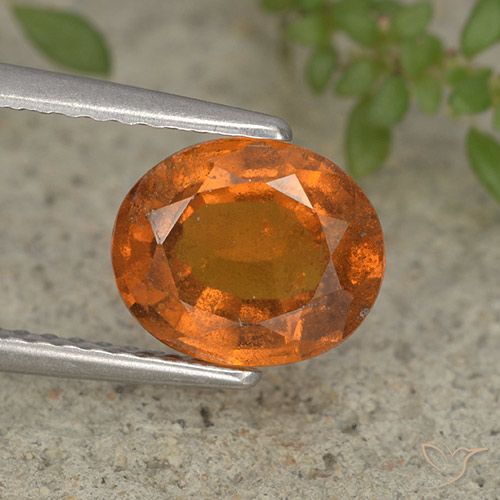 2.03ct 天然 中橙 钙铝榴石, 椭圆形, VS-SI