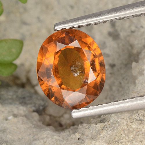 1.81ct 天然 中深橙色 钙铝榴石, 椭圆形, VS