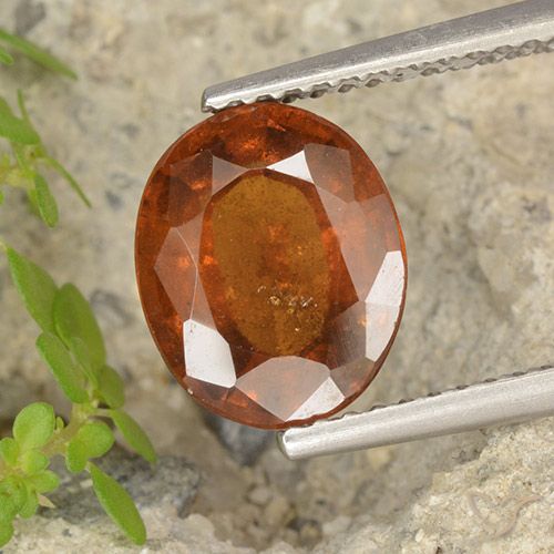 3.05ct 天然 红橙色 钙铝榴石, 椭圆形, VS-SI