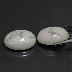 克拉天然硅硼钙石，椭圆形切割，不透明