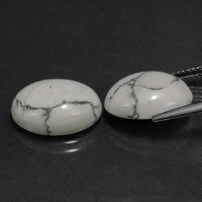 克拉天然硅硼钙石，椭圆形切割，不透明