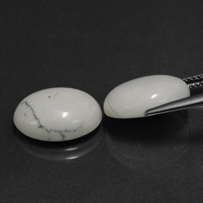 克拉天然硅硼钙石，椭圆形切割，不透明