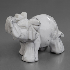 632.74克拉天然硅硼钙石，异形，不透明