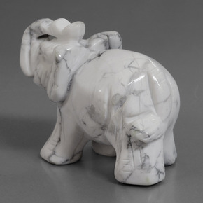 632.74克拉天然硅硼钙石，异形，不透明